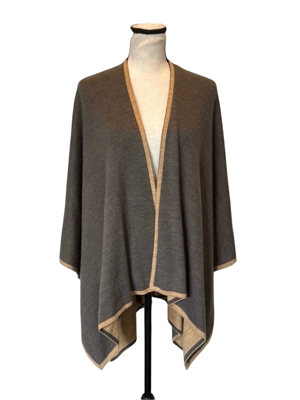 Fraas Women’s Cape, One Size, 100% Acrylic, EUC